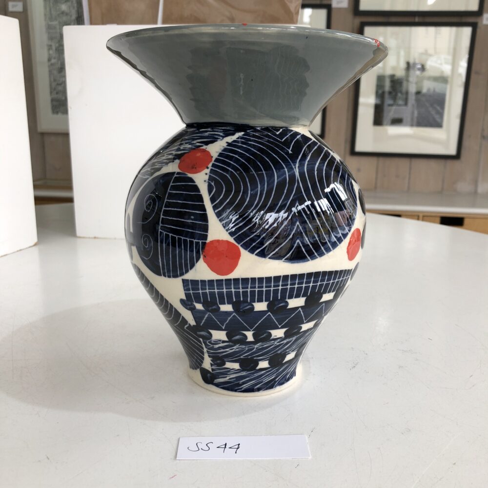 SS44 Large Geo Grey Top Balloon Vase