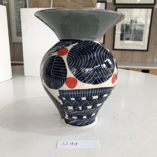 SS44 Large Geo Grey Top Balloon Vase